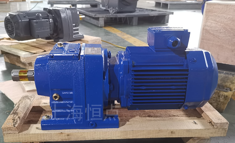 R47系列減速機配電機，藍色油漆實物照片
