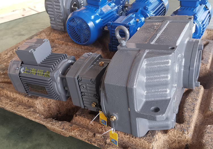  FAZ77R37雙級減速機，通孔+小法蘭輸出，實物圖如下