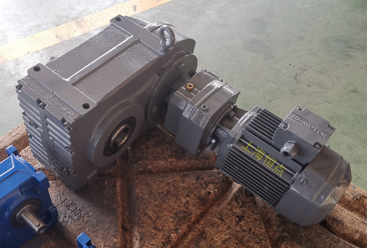  FAZ77R37雙級減速機，通孔+小法蘭輸出，實物圖